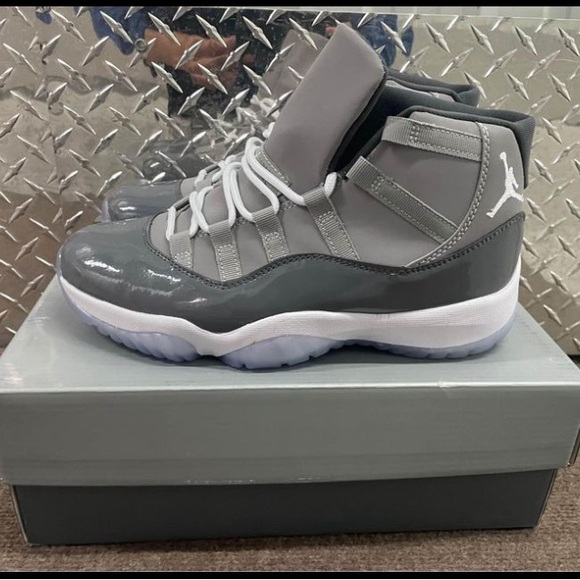 Jordan 11 - Picture 3 of 5